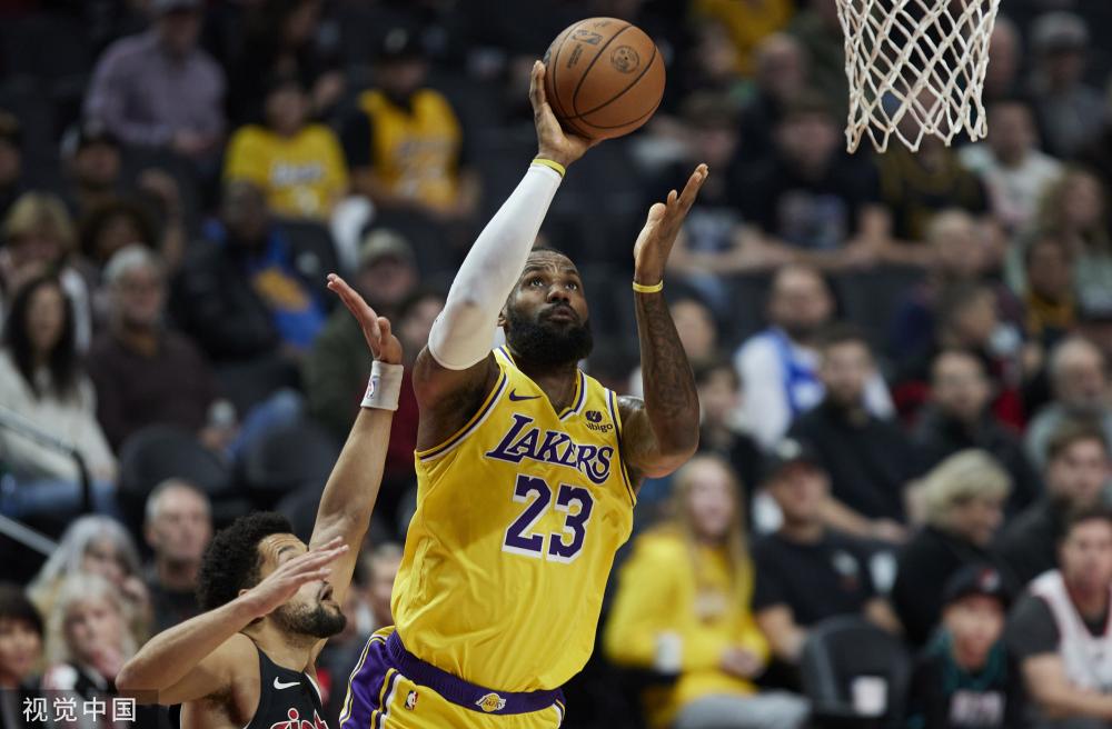 现于球场 现于球场