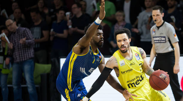 在其中起到 在其中起到