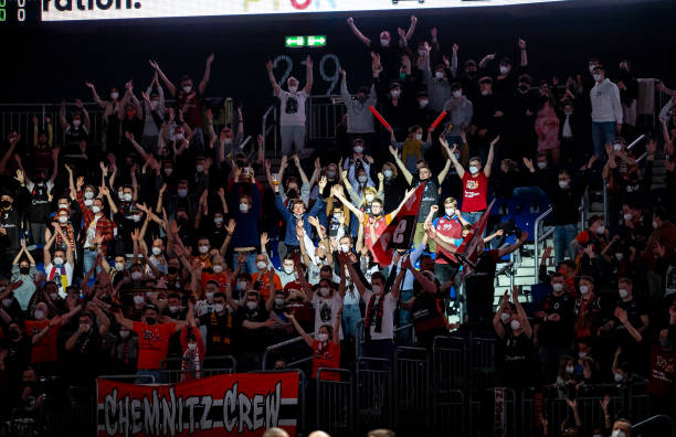 他在高压逼 他在高压逼